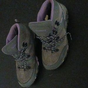 Bearpaw size 13 midhiker
